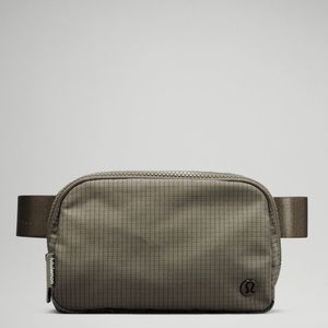 NWT Lululemon Everywhere Belt Bag: Carob Brown/Black